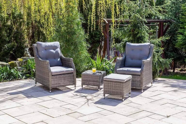 Eko-Styl w Ogrodzie: Krzesła i Fotele Ogrodowe w Harmonii z Naturą